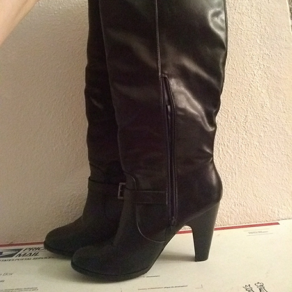 Shoe Dazzle wide calf boots